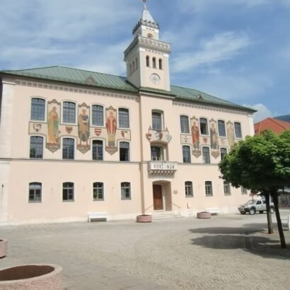 30b22b_f47279f92609451d8335edce82374070_mv2