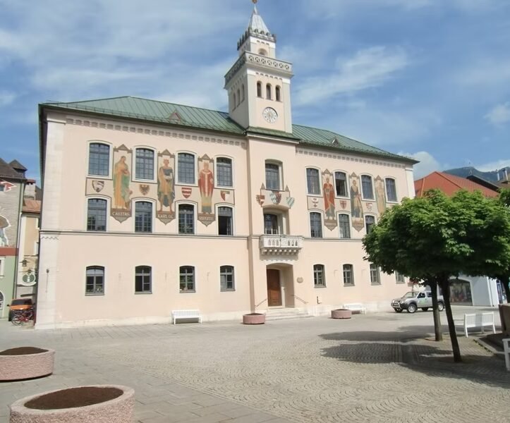 30b22b_f47279f92609451d8335edce82374070_mv2